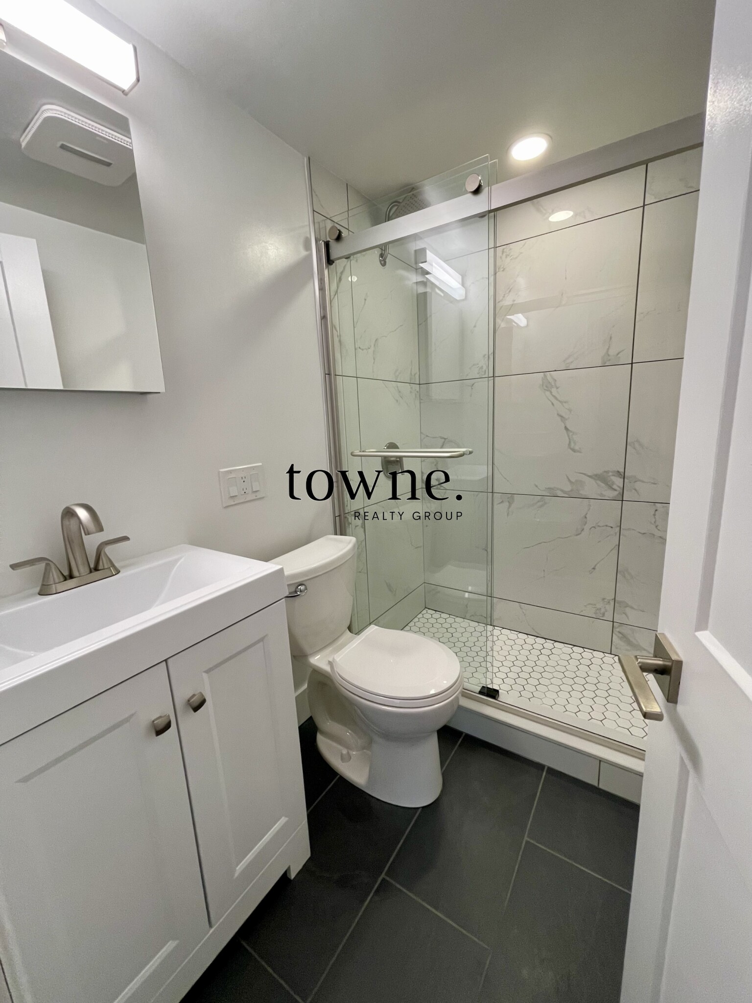 320 Hammond Pond Pkwa, Chestnut Hill