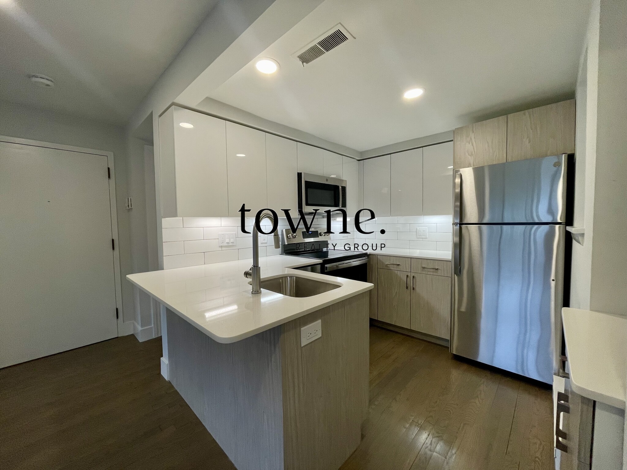 320 Hammond Pond Pkwa, Chestnut Hill