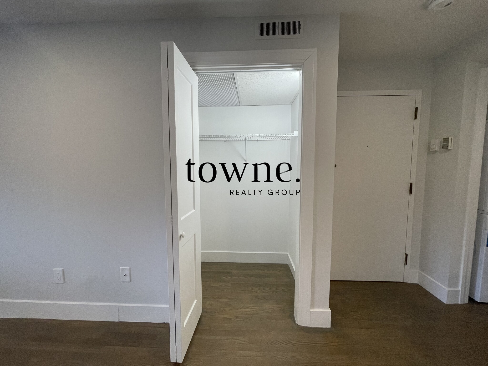 320 Hammond Pond Pkwa, Chestnut Hill