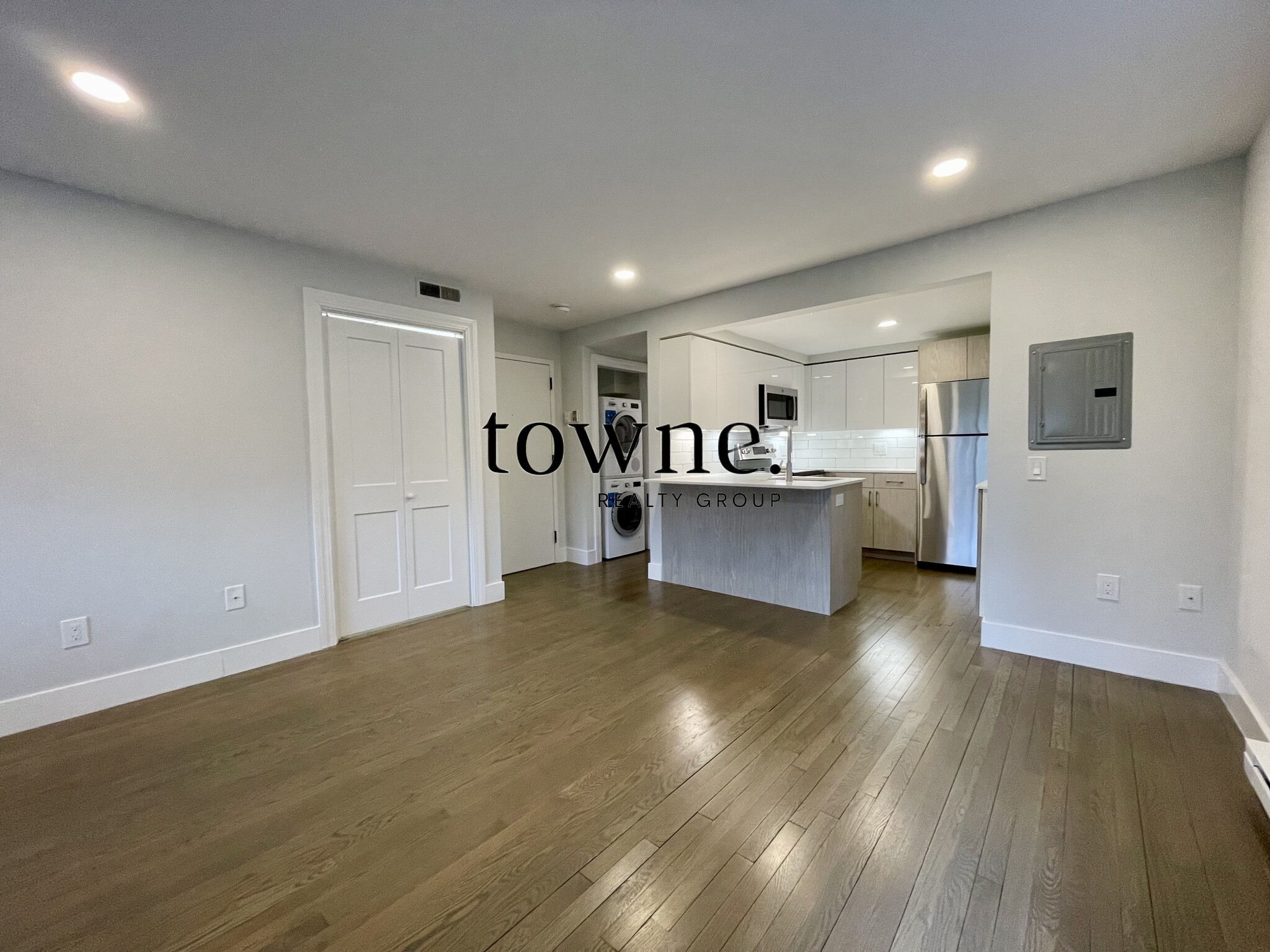 320 Hammond Pond Pkwa, Chestnut Hill