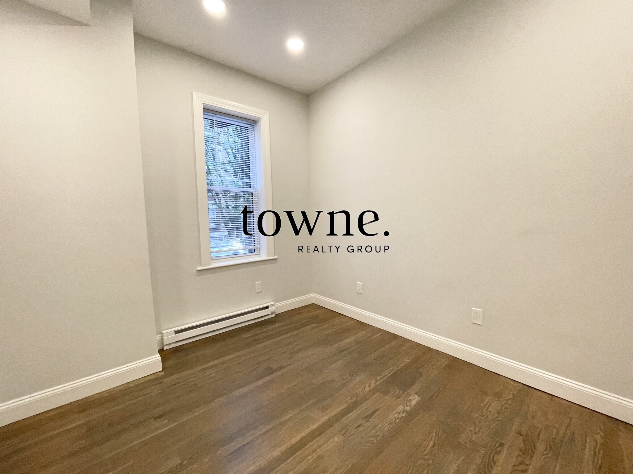 102 Queensberry St, Fenway