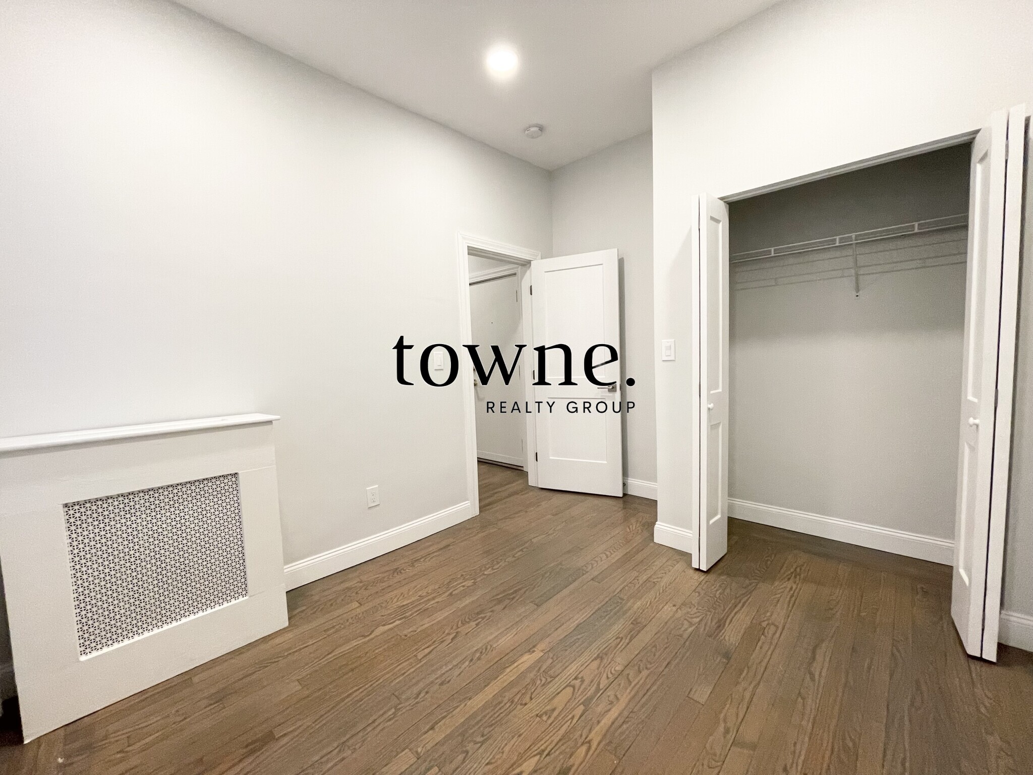 102 Queensberry St, Fenway