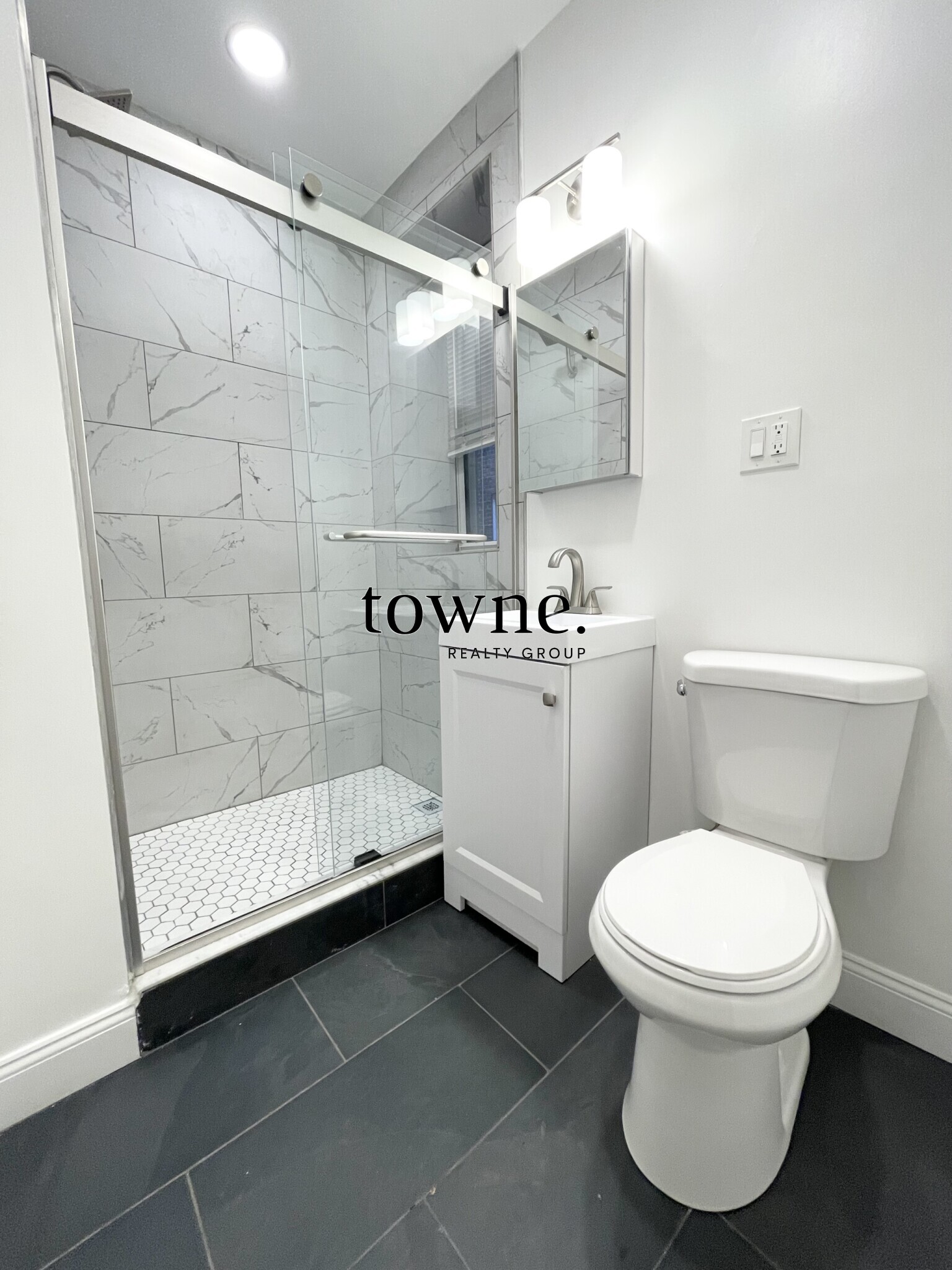 102 Queensberry St, Fenway