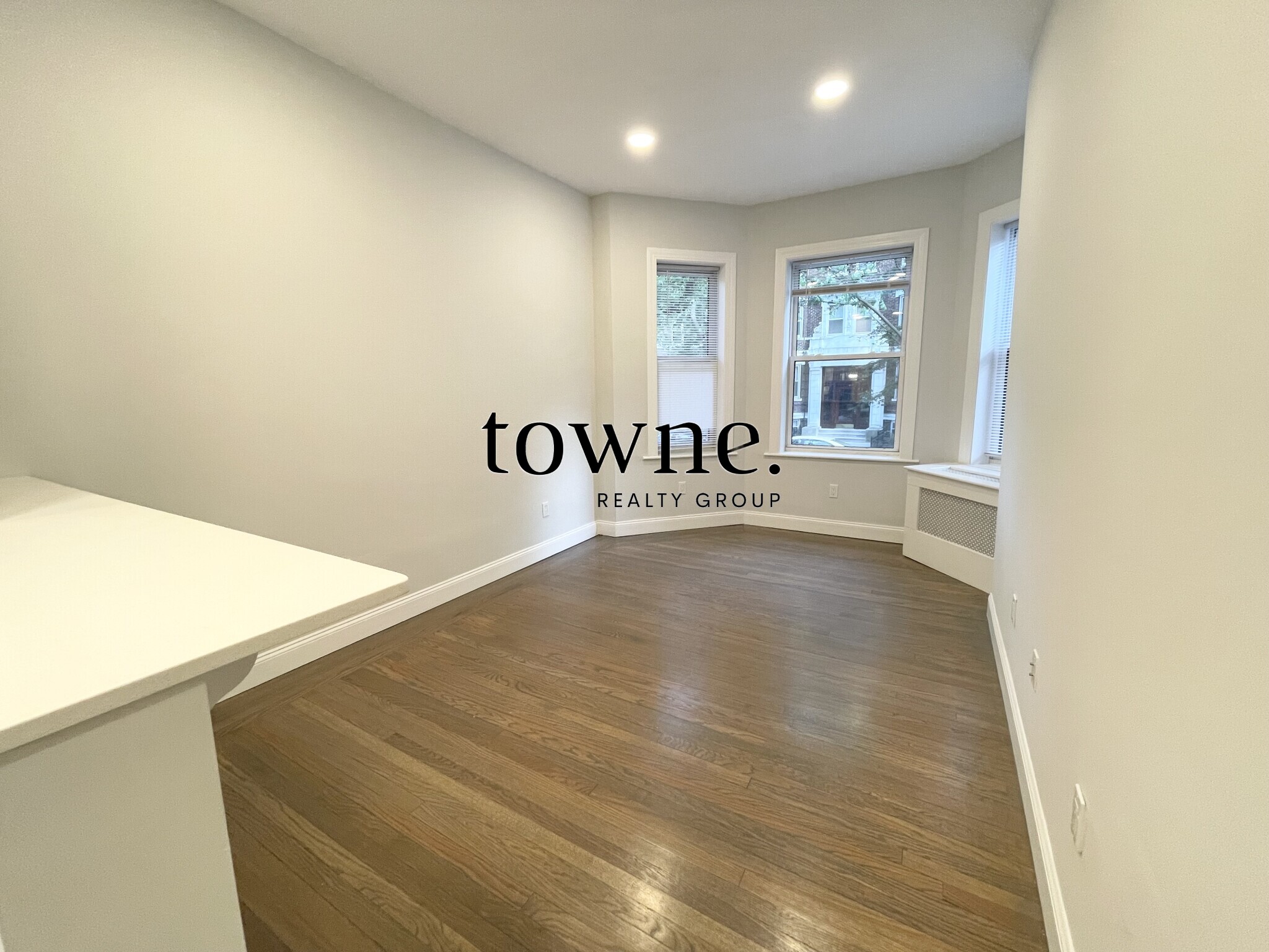 102 Queensberry St, Fenway