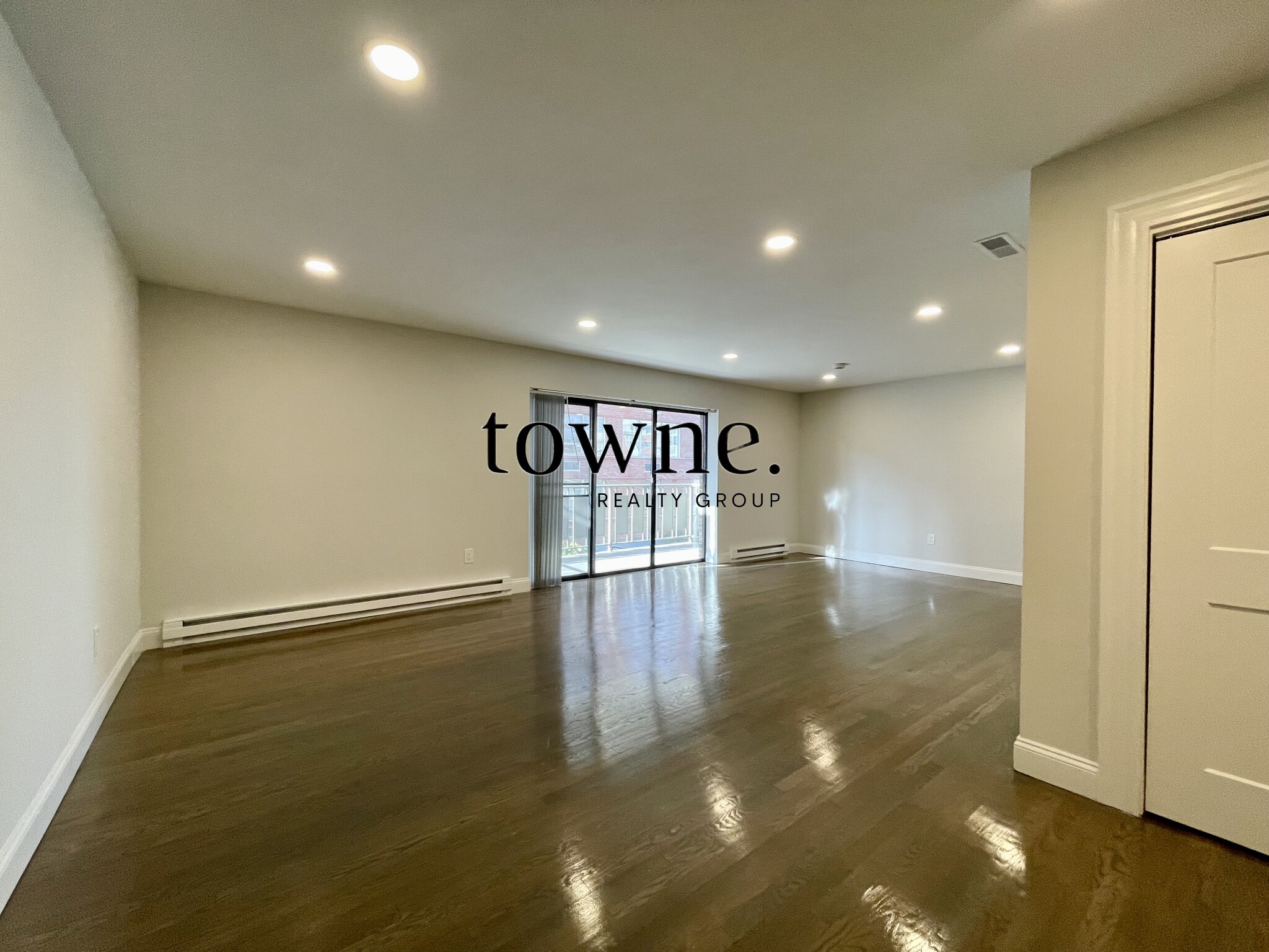 320 Hammond Pond Pkwa, Chestnut Hill