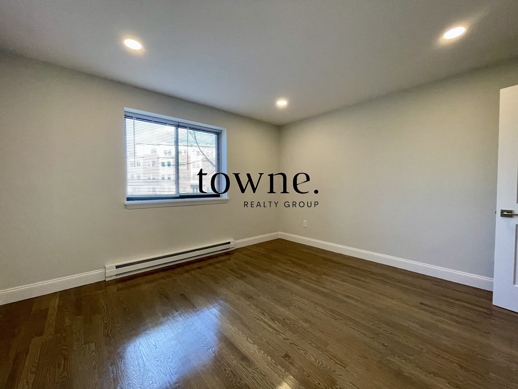 320 Hammond Pond Pkwa, Chestnut Hill