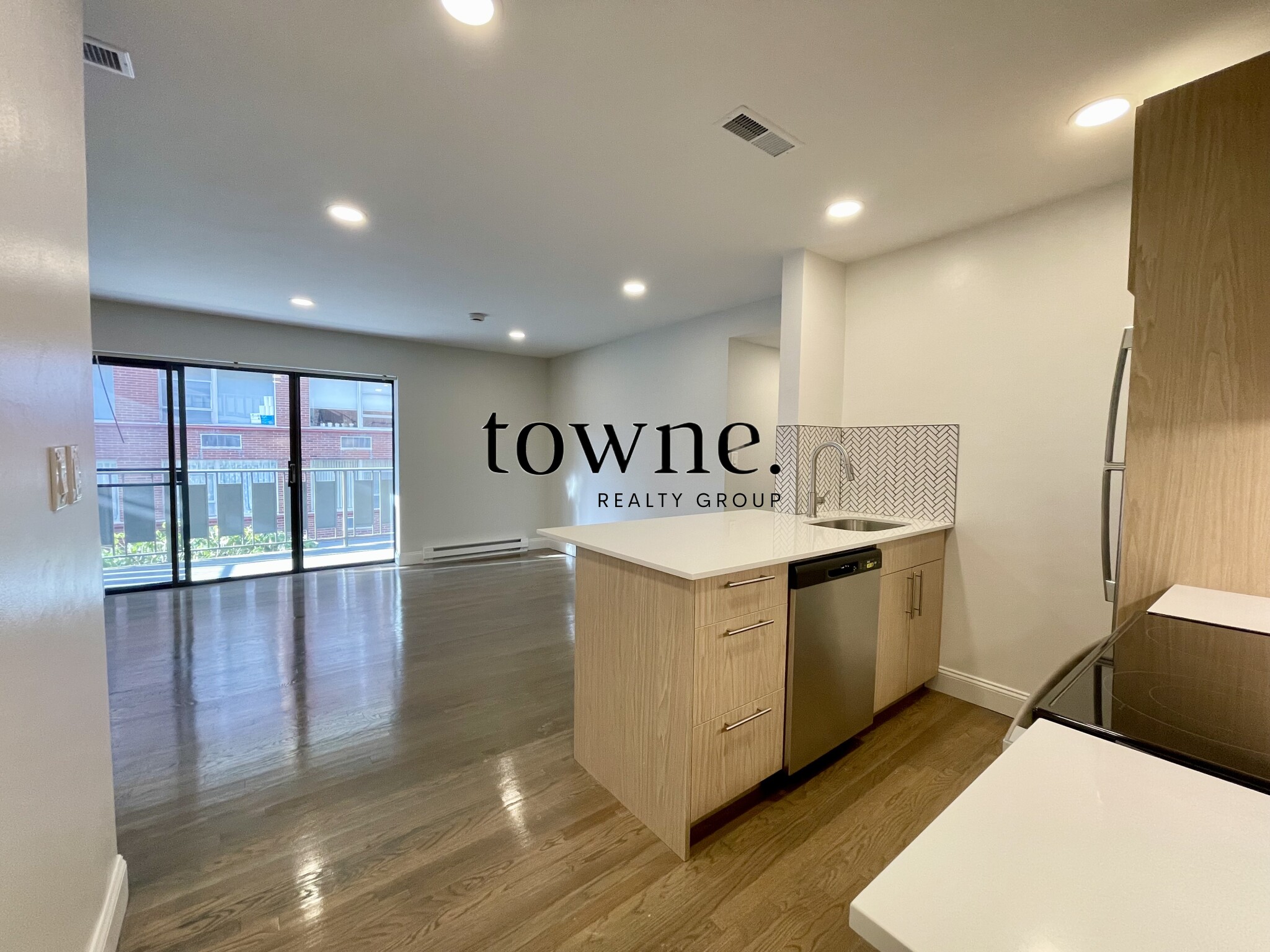 320 Hammond Pond Pkwa, Chestnut Hill