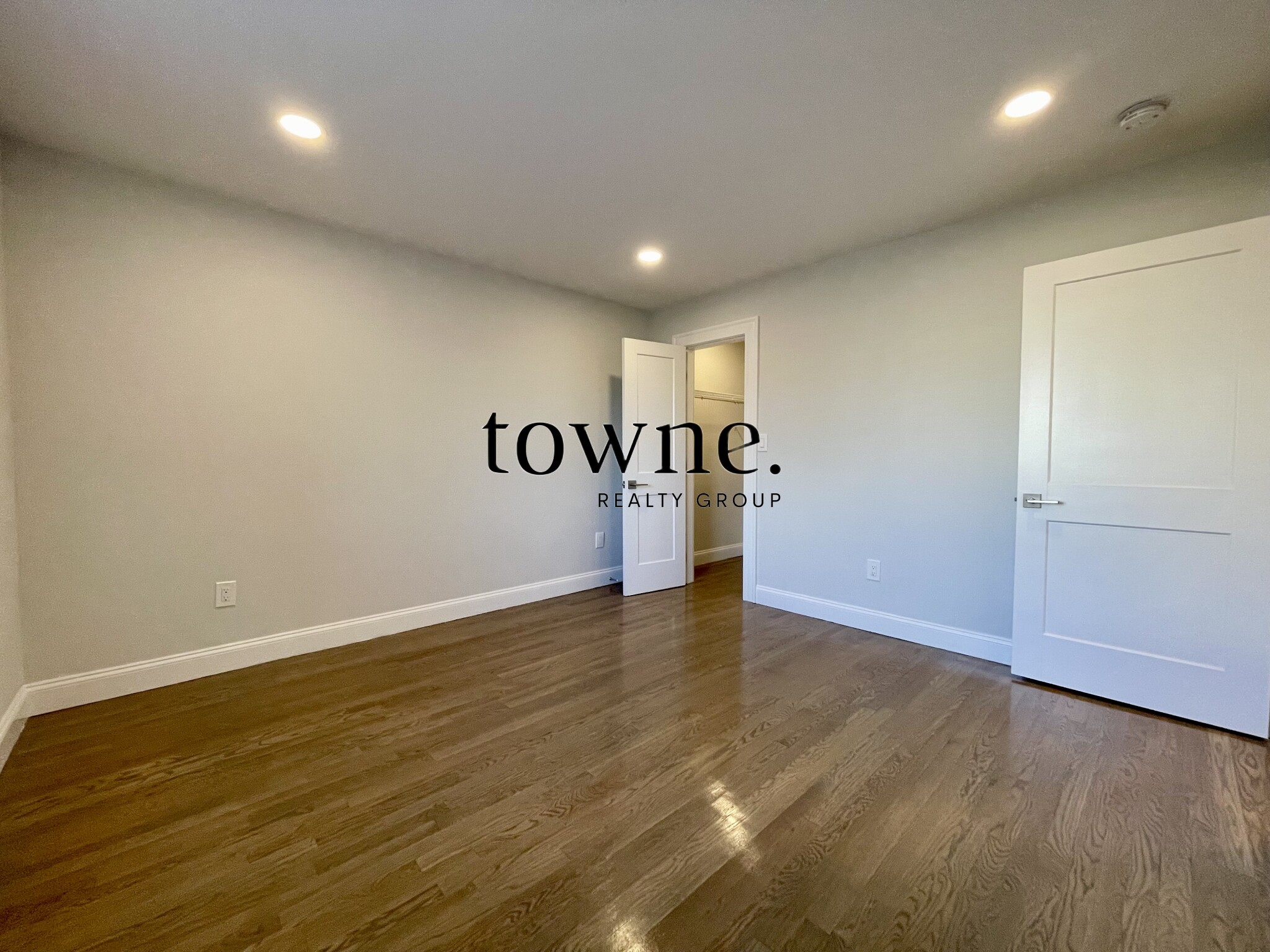 320 Hammond Pond Pkwa, Chestnut Hill