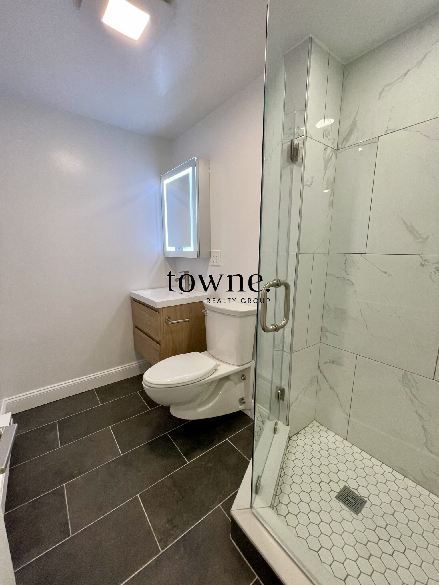 320 Hammond Pond Pkwa, Chestnut Hill