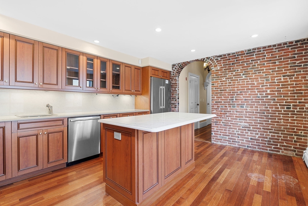 31 Millmont St, Roxbury