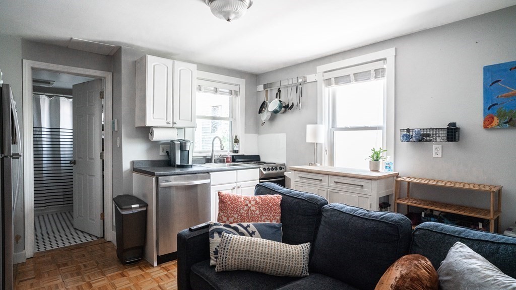 87 School St, Charlestown