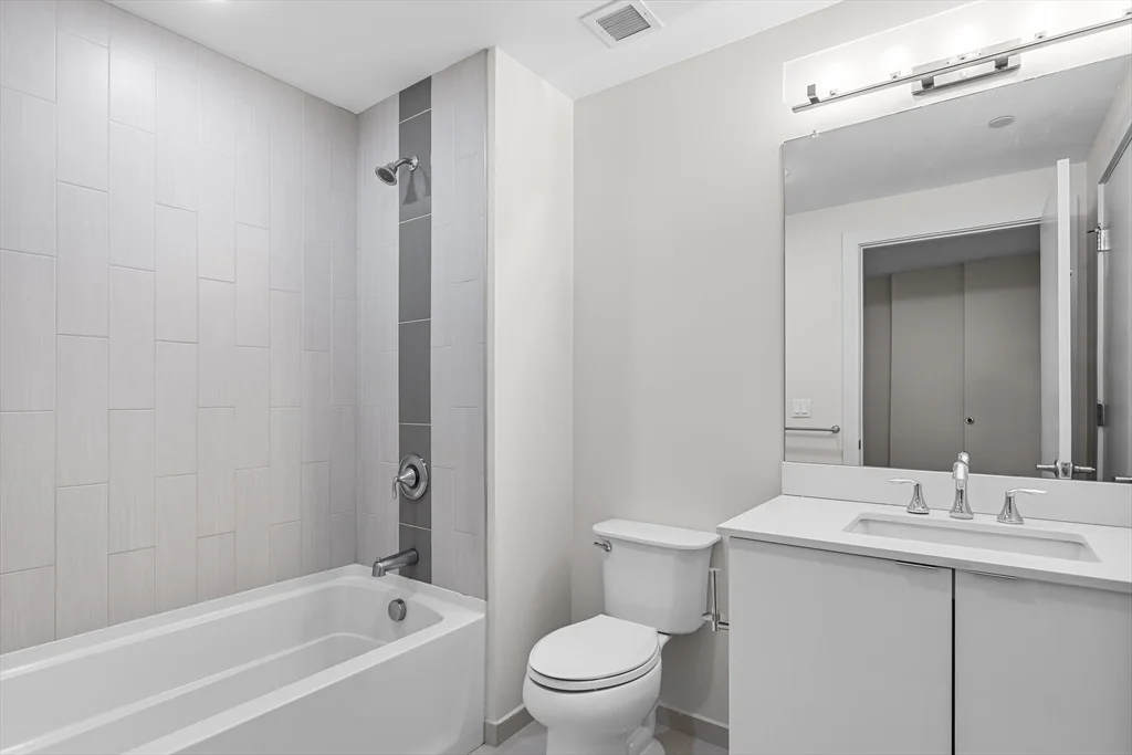 121 Portland, West End