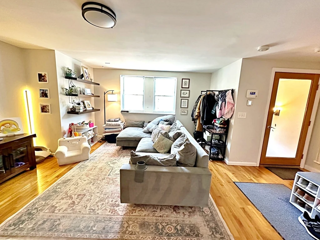 72 Cottage St, East Boston