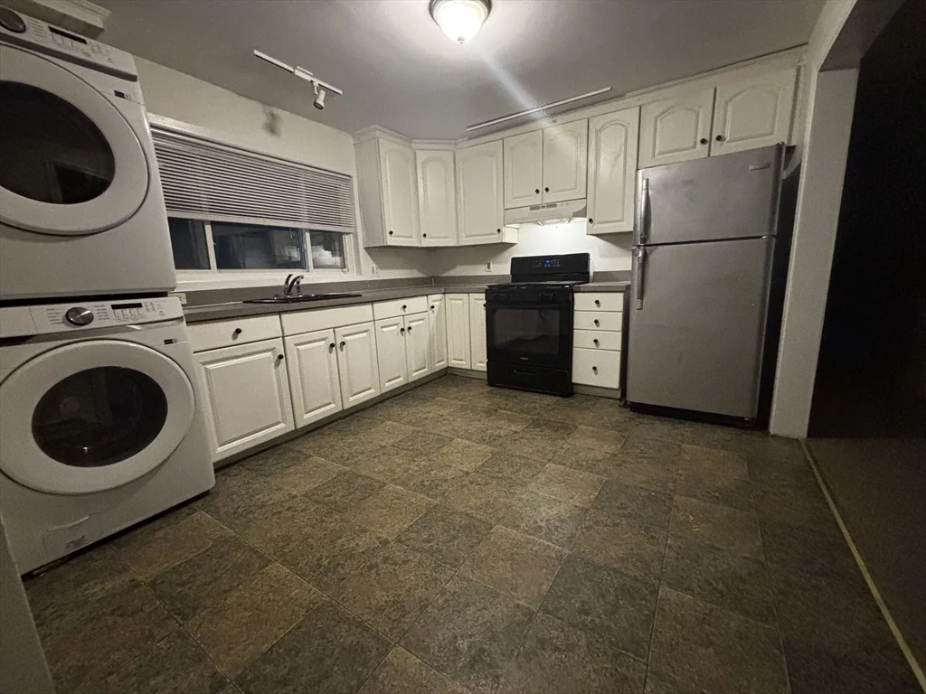 842 Saratoga St, East Boston