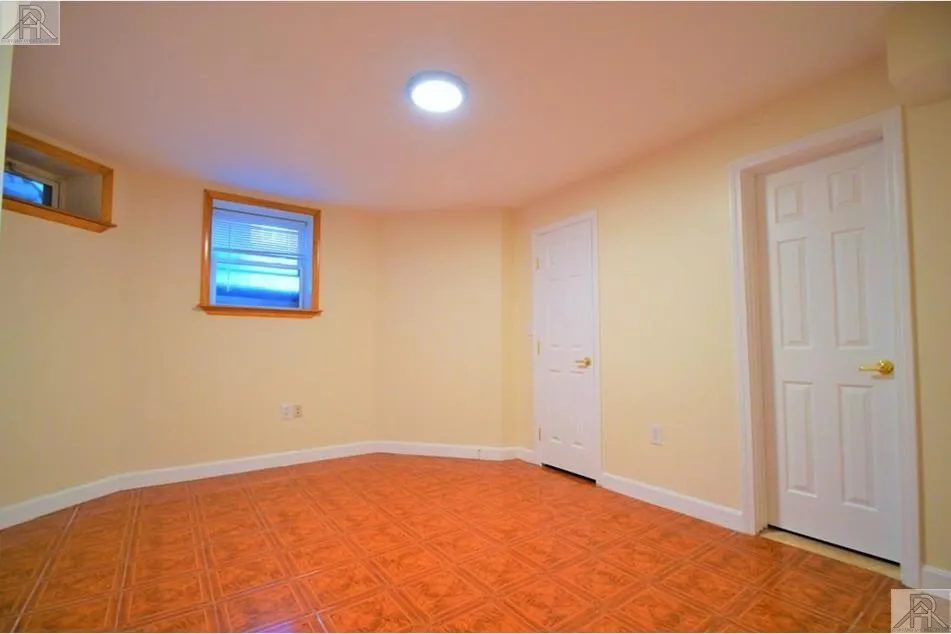 73 Thatcher St, North Brookline