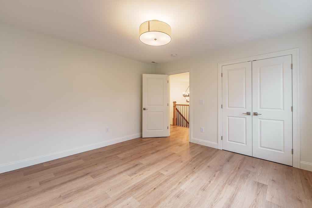 23 Moore St, Agawam