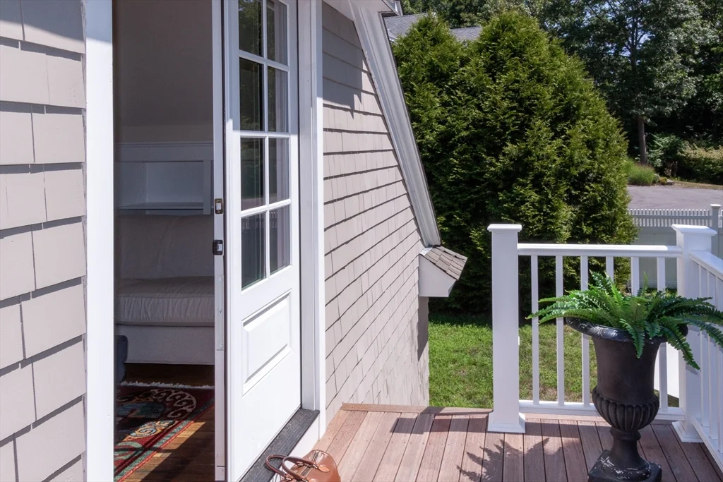 17 Atlantic Ave, Cohasset