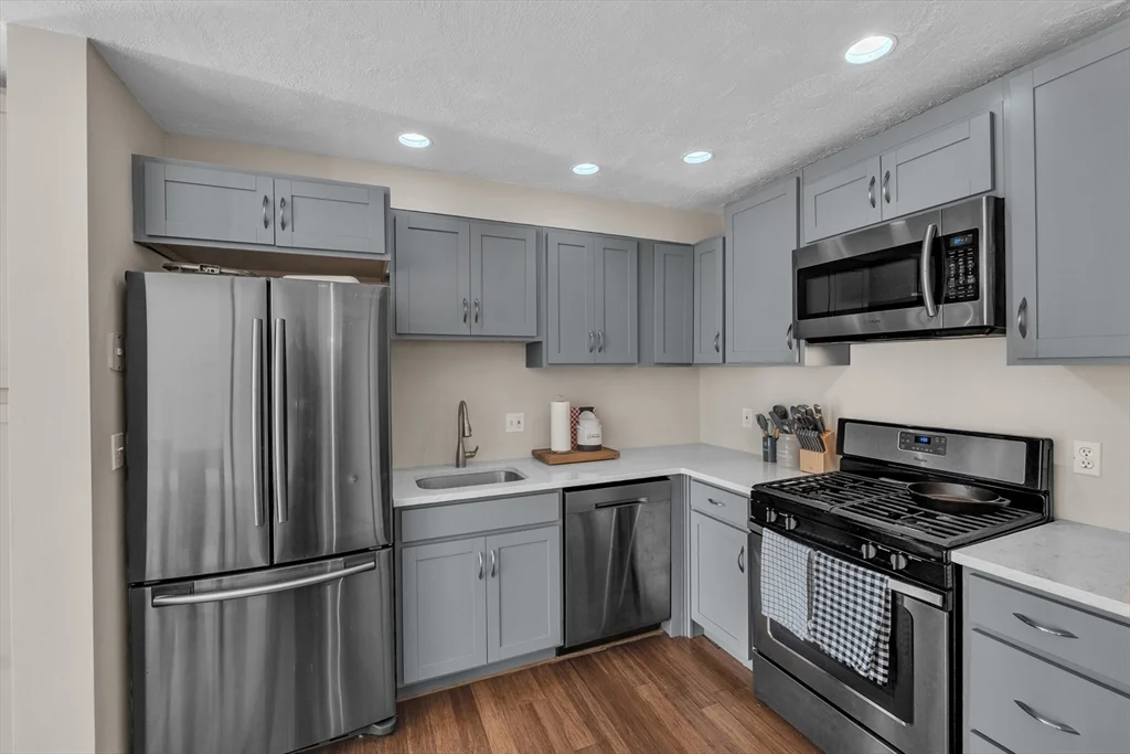 18 Merlin Ct, Tatnuck