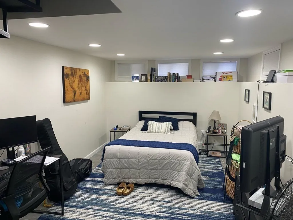 86 W 3rd St, South Boston