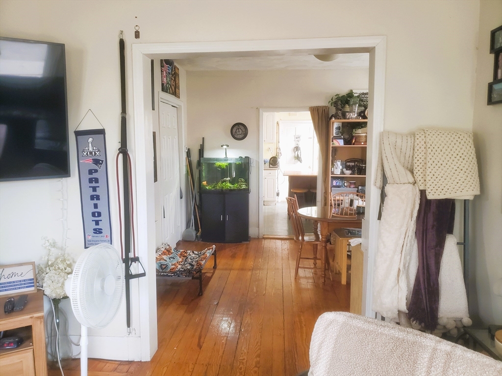 27 Medford St, Medford