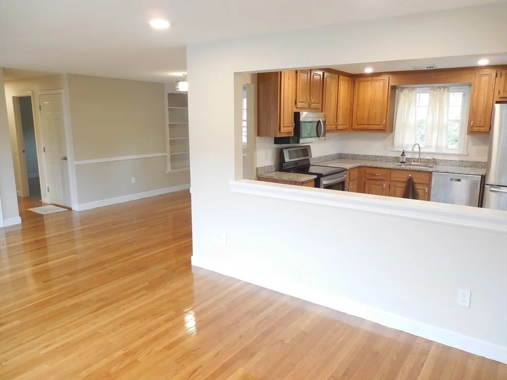 166 Totten Pond Rd, Piety Corner