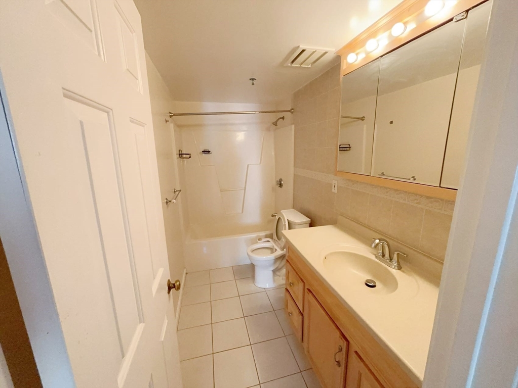 2456 Massachusetts Ave, North Cambridge