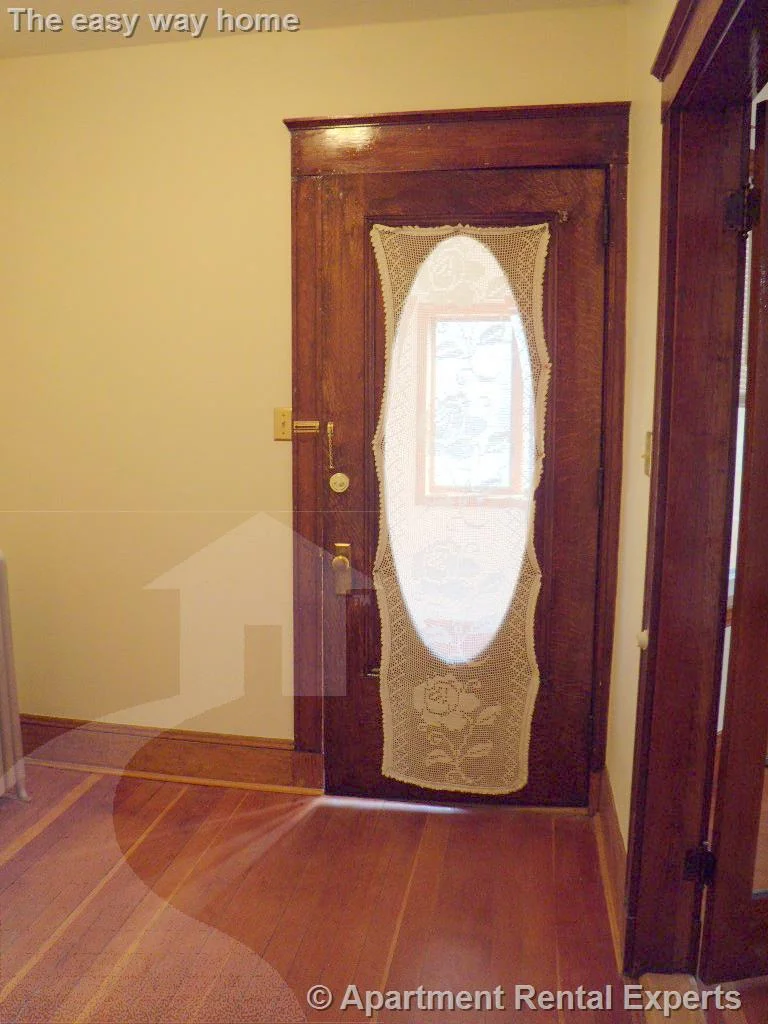 40 Kenmere Rd, Medford Square