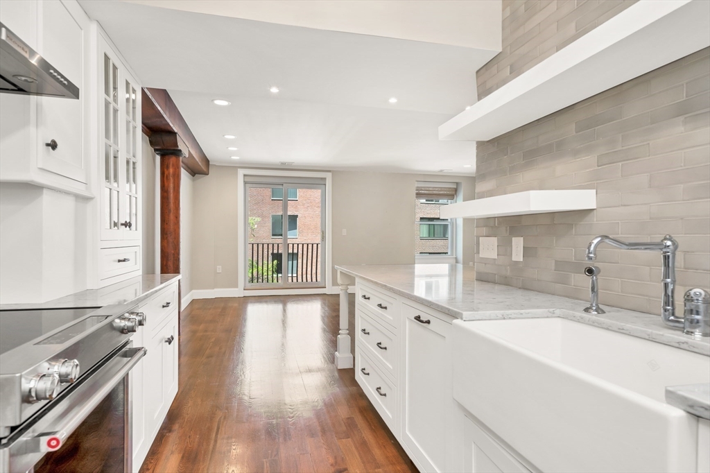 343 Commercial St, Waterfront