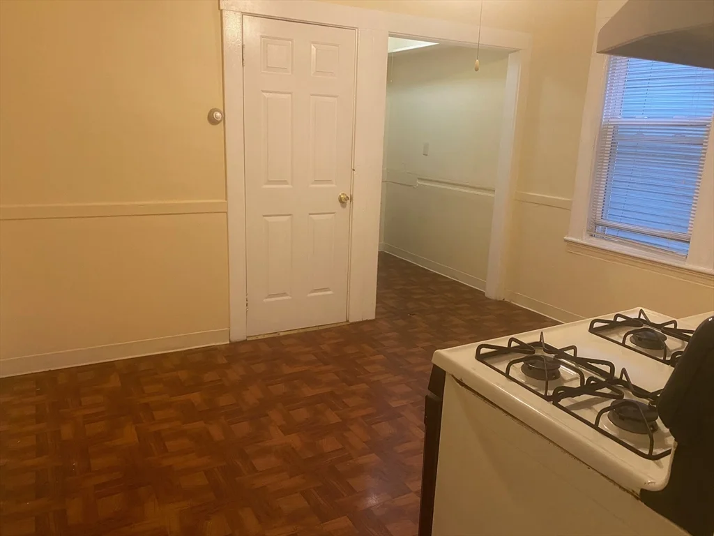 242 Hyde Park Ave, Jamaica Plain