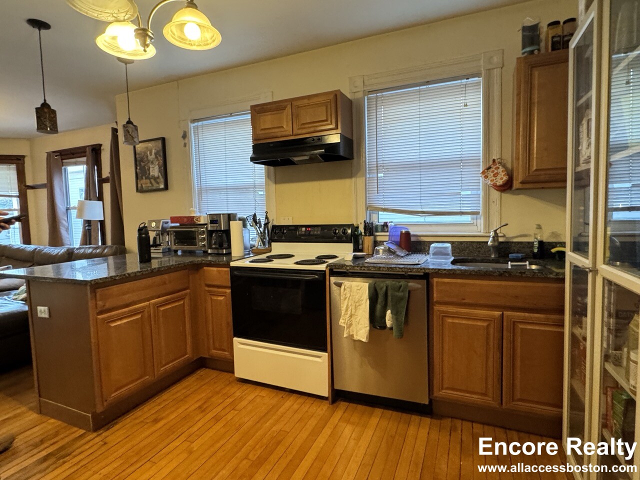 331 Faneuil St, Oak Square