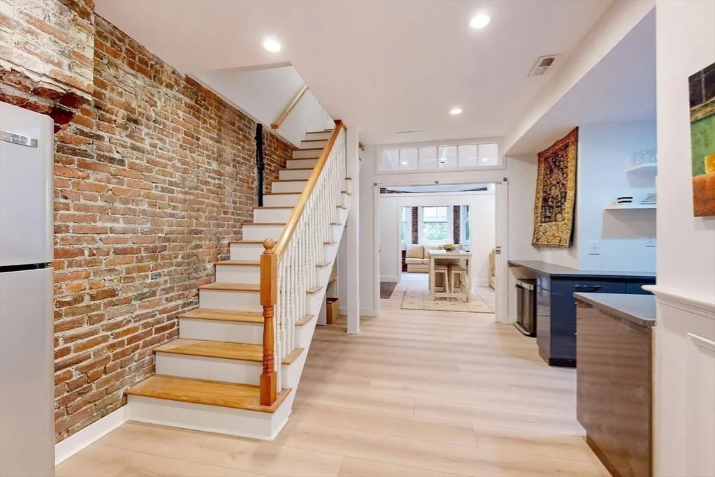 15 Garrison Rd, Brookline Hills