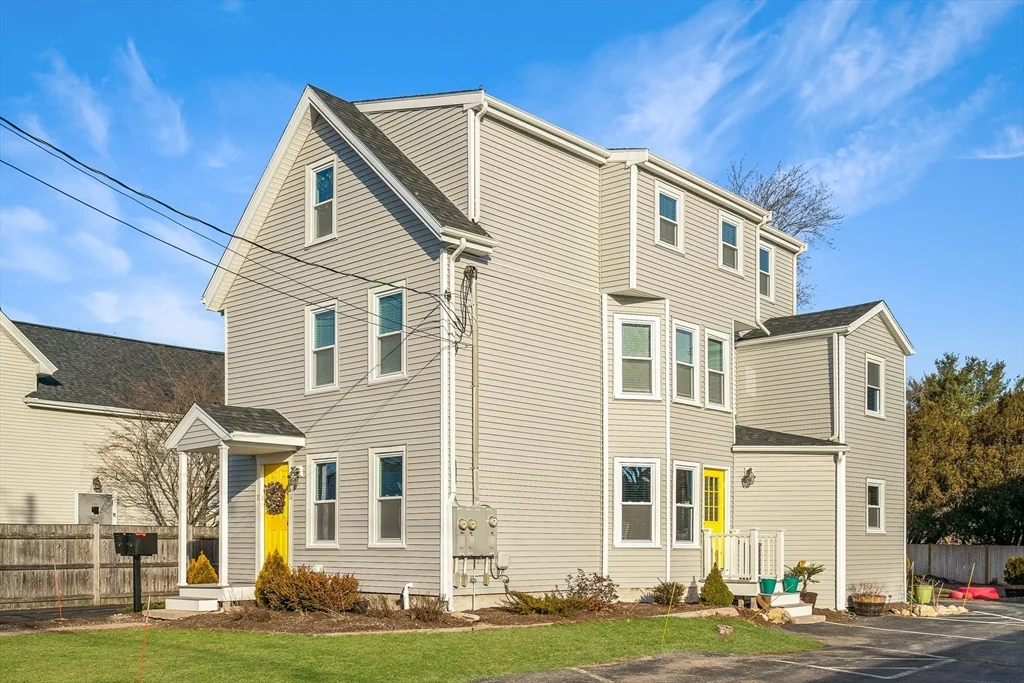 30 East Chestnut St, Sharon