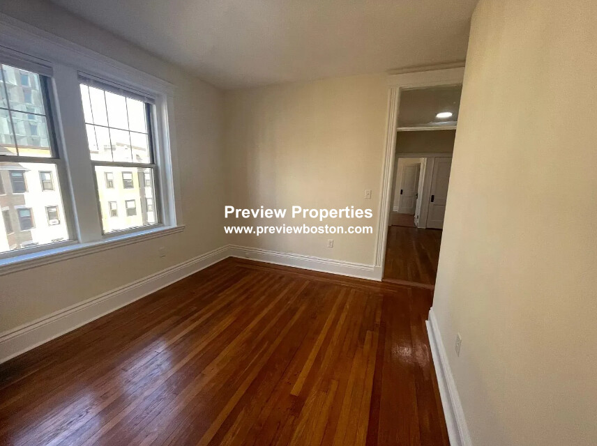 27 Park Dr, Fenway