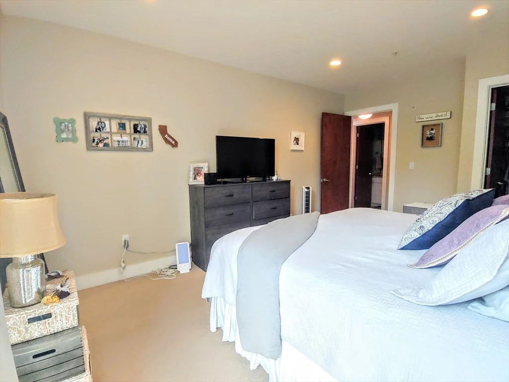 533 Cambridge St, Oak Square