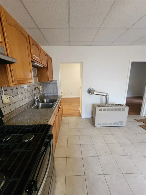 74 Fulton St, Fall River