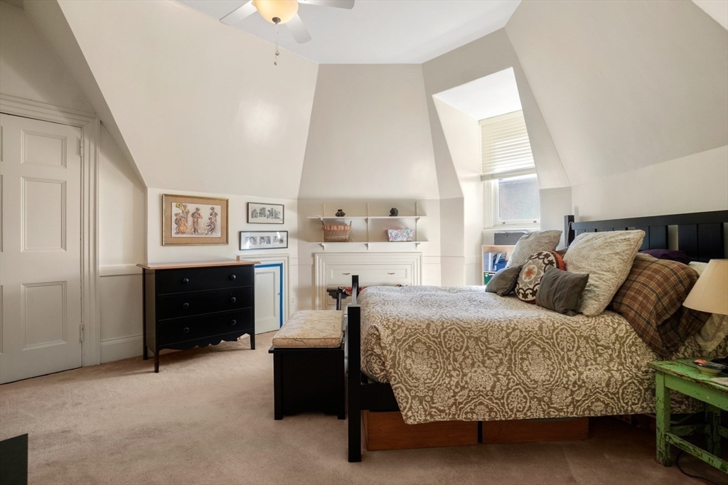 17 Gloucester St, Back Bay