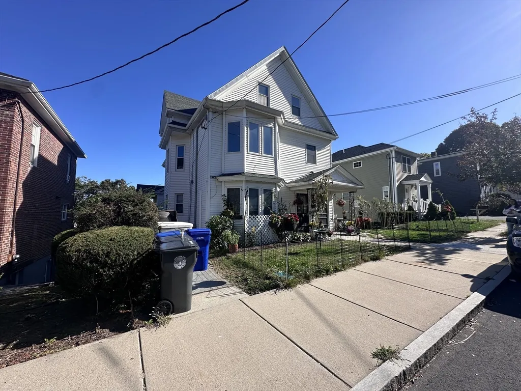 27 Prescott Ave, Chelsea