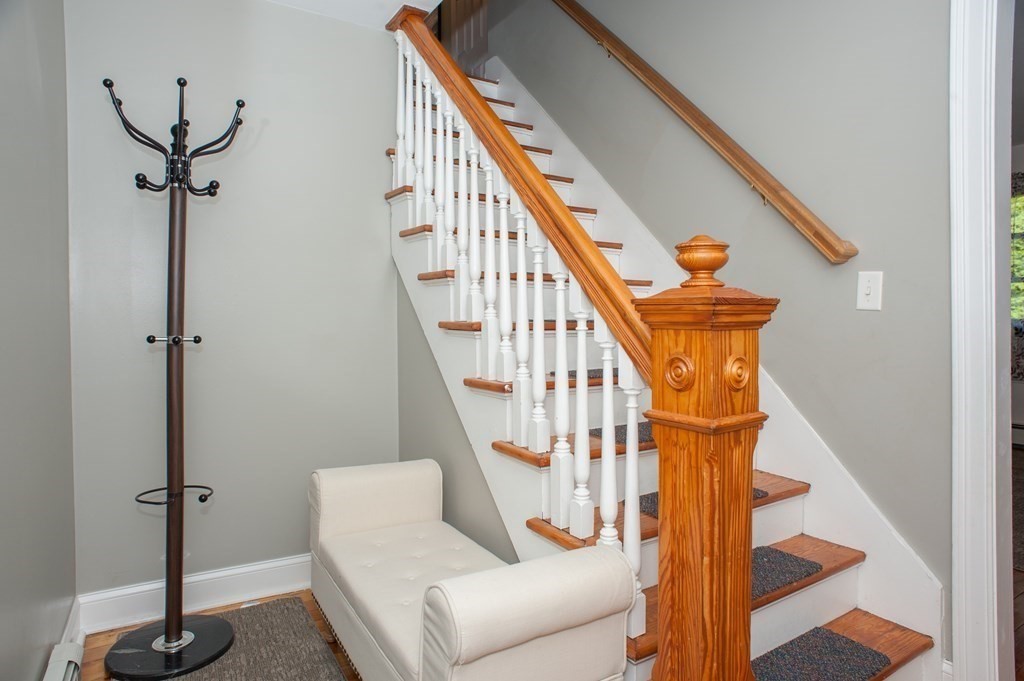 123 N Main St, Uxbridge