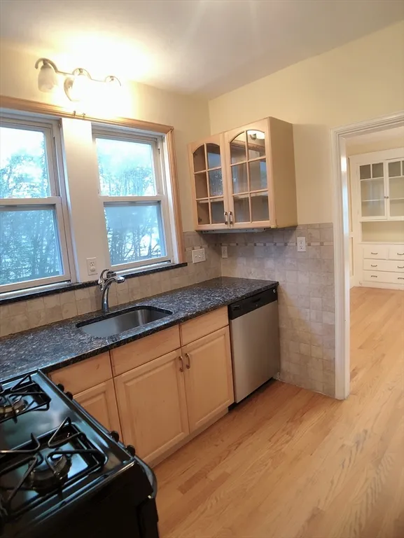 31 Gilbert Rd, Belmont