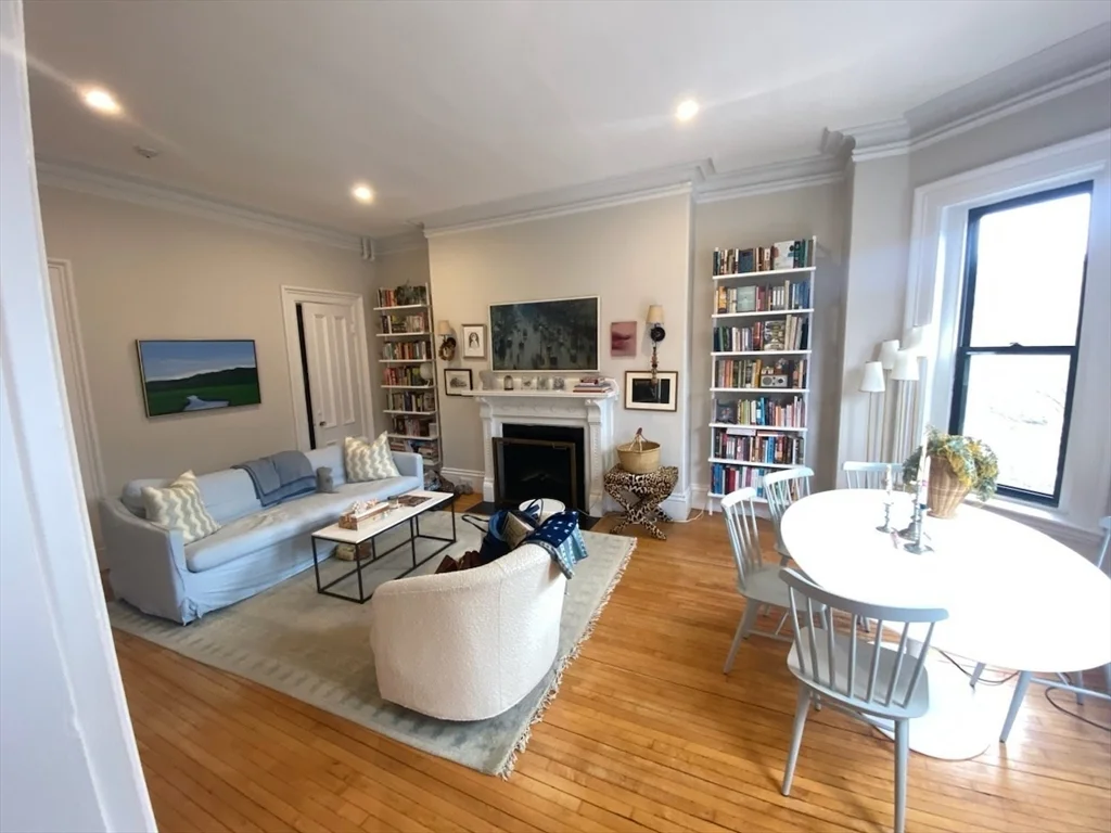 354 Marlborough St, Back Bay