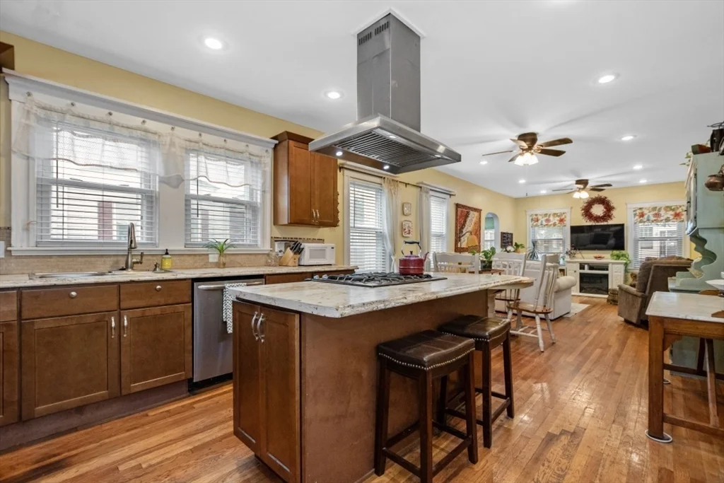 200 Woodside Ave, Winthrop