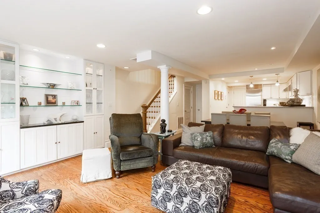 20 Braddock Park, South End