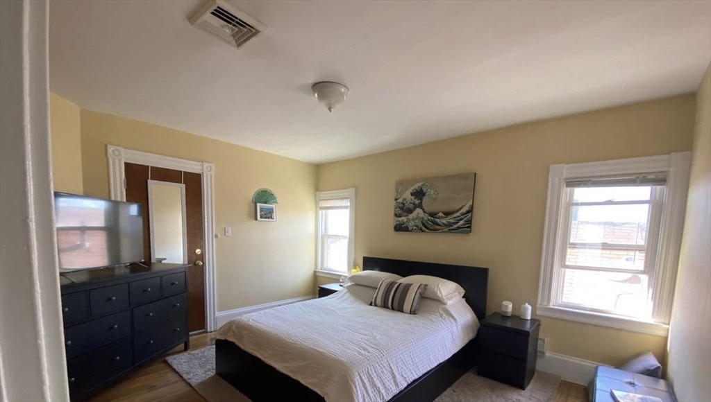 547 Broadway, Ball Square