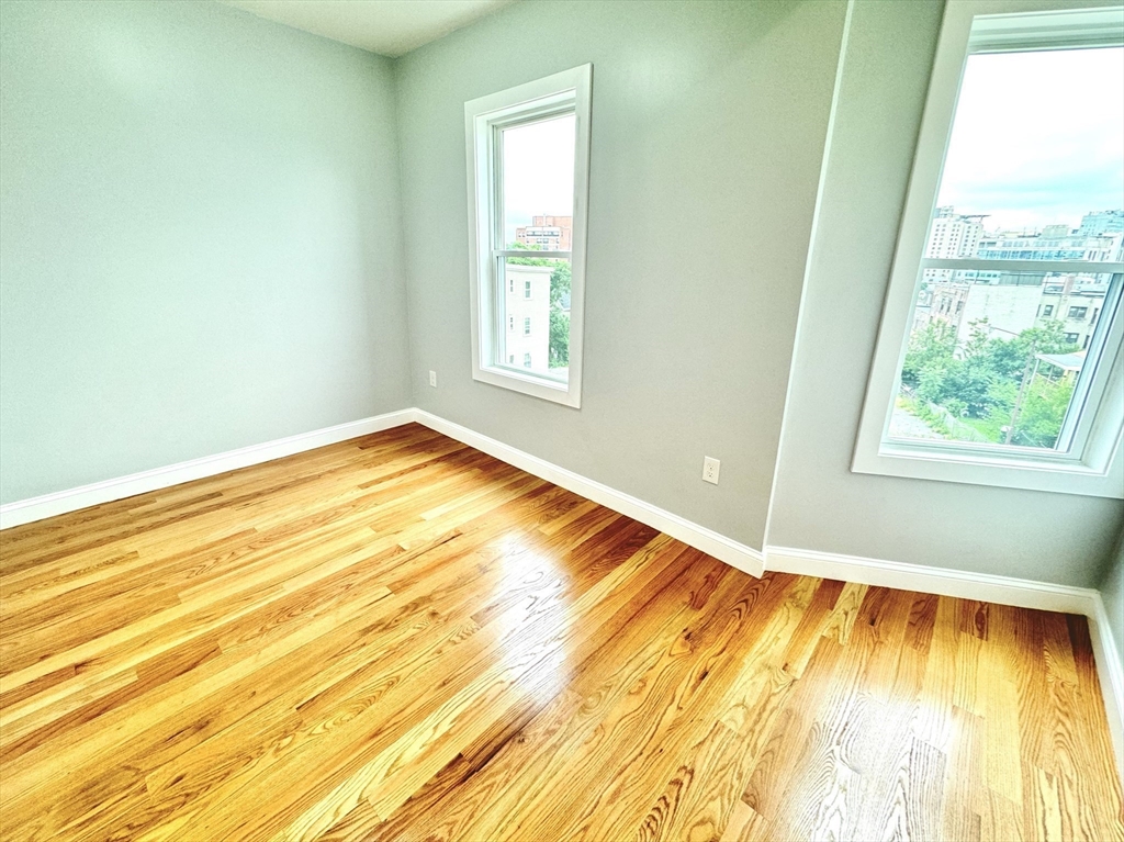 190 Hillside St, Mission Hill