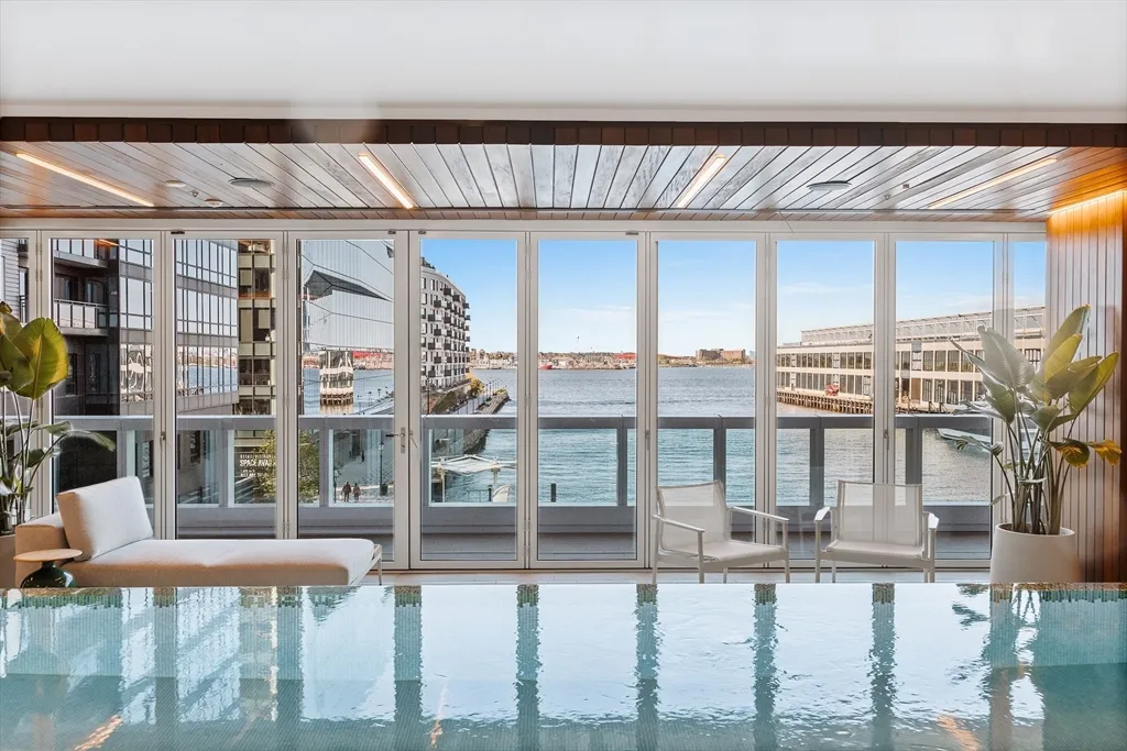 150 Seaport Blvd, Seaport District