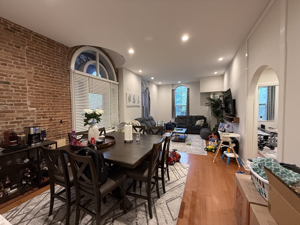 100 Captain's Row, Chelsea