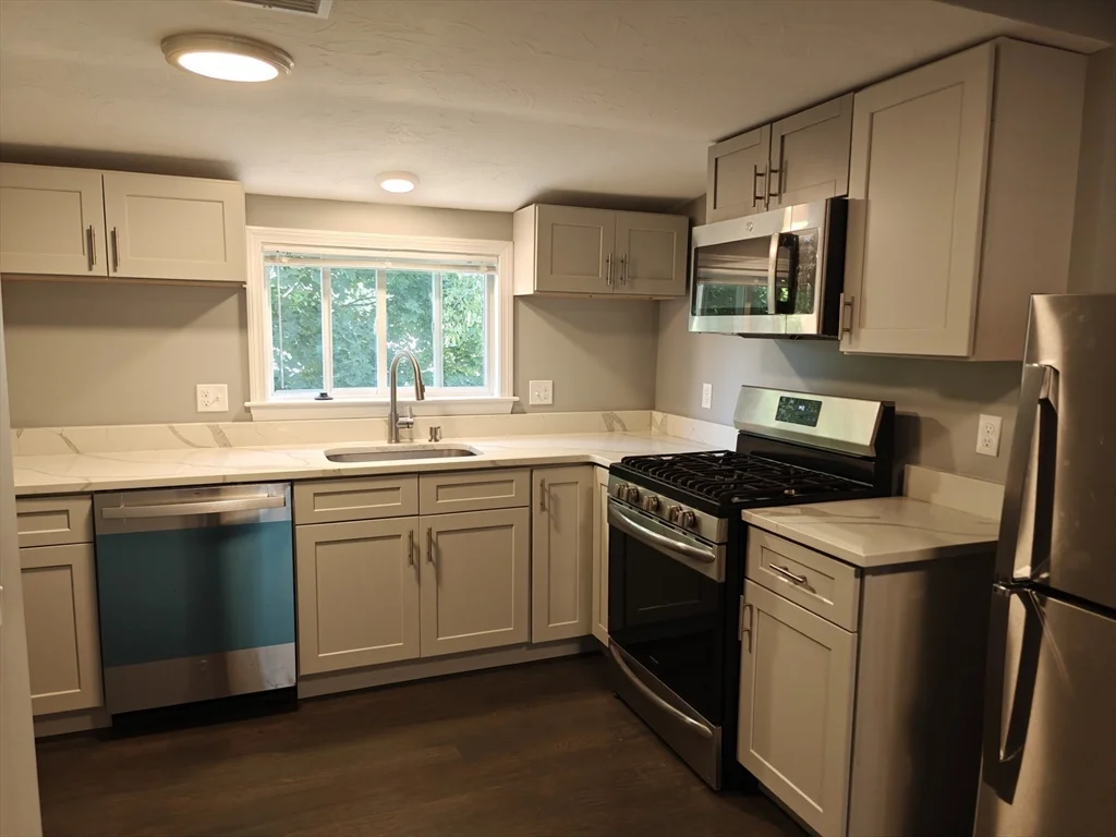 105 Holyoke St, Lynn