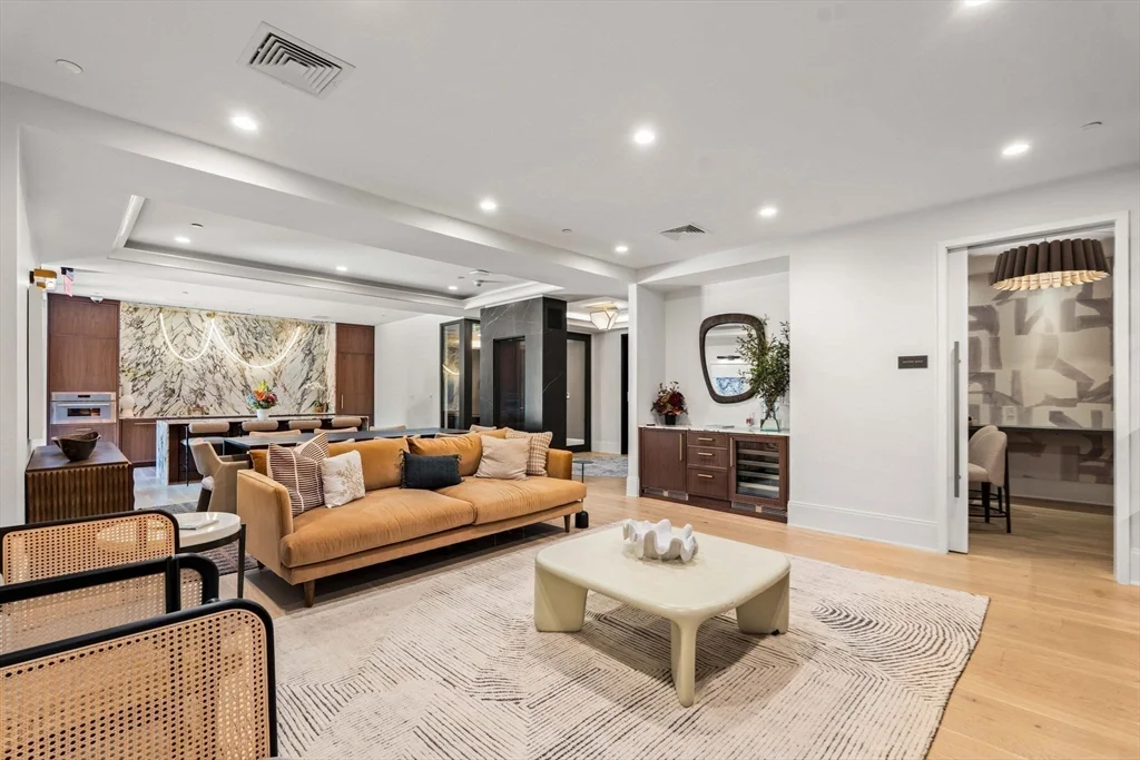 100 Linden St, Wellesley