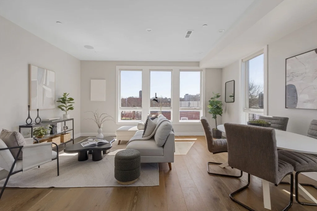 17 Chestnut Ave, Jamaica Plain