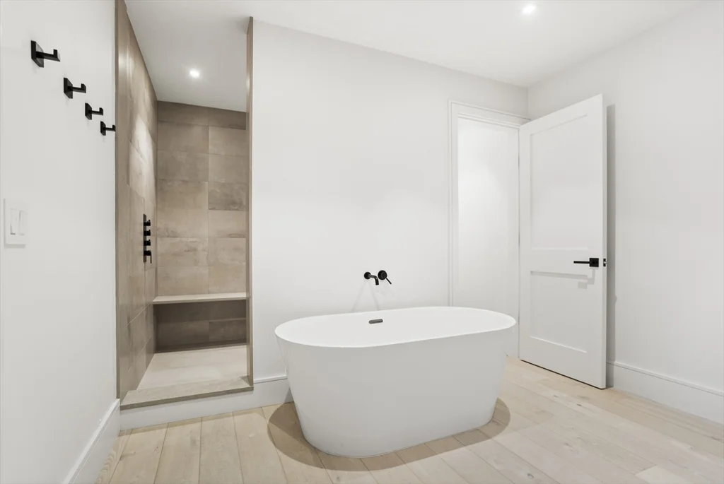 3 Old Mill Ct, Nantucket